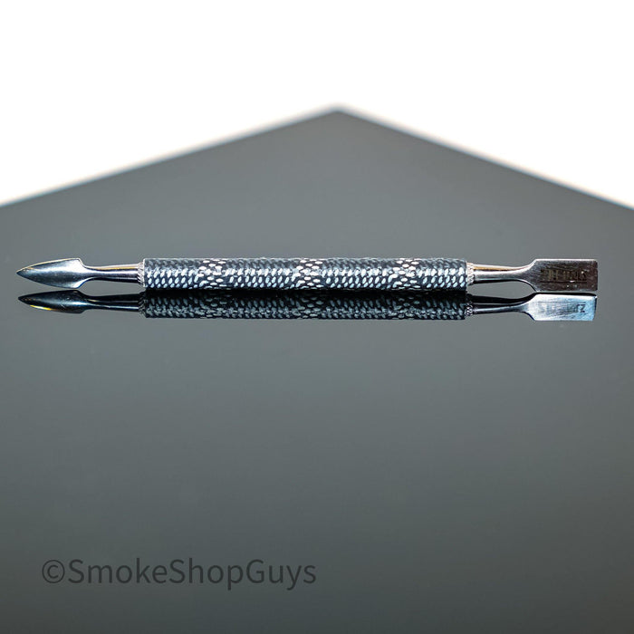 Ergonomic Dab Tool 710: Goyard-Inspired Wrapped Dabber, Sophisticated Dabbing Accessory, Unique Premium Aesthetic Wrap, Durable Heat-Resistant Materials for Long-Lasting Use, Easy Handling and Precision Design, Ideal for Art-Conscious Dabbing Enthusiasts.