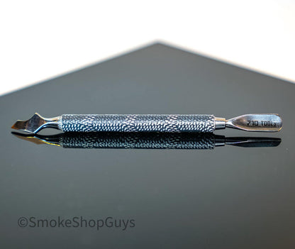 710Tools Artisan Dabber: Goyard-Inspired Wrapped, Add Sophistication to Dabbing, Unique Premium Aesthetic Wrap, Durable Heat-Resistant Materials for Long-Lasting Use, Ergonomic Design for Easy Handling and Precision, Ideal for Dabbing Enthusiasts Who Value Artistry.